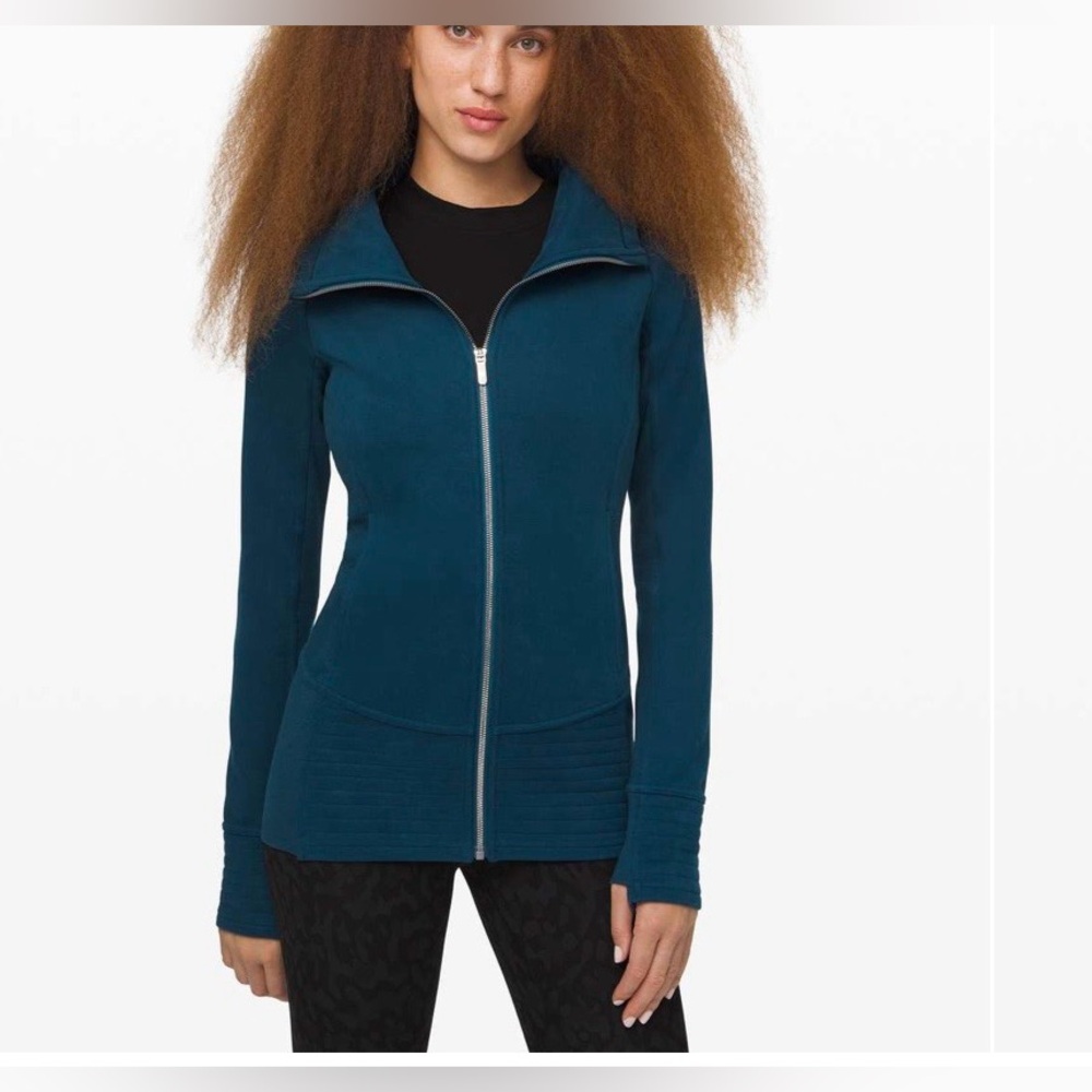 Lululemon radiant jacket ll
Night diver size 6